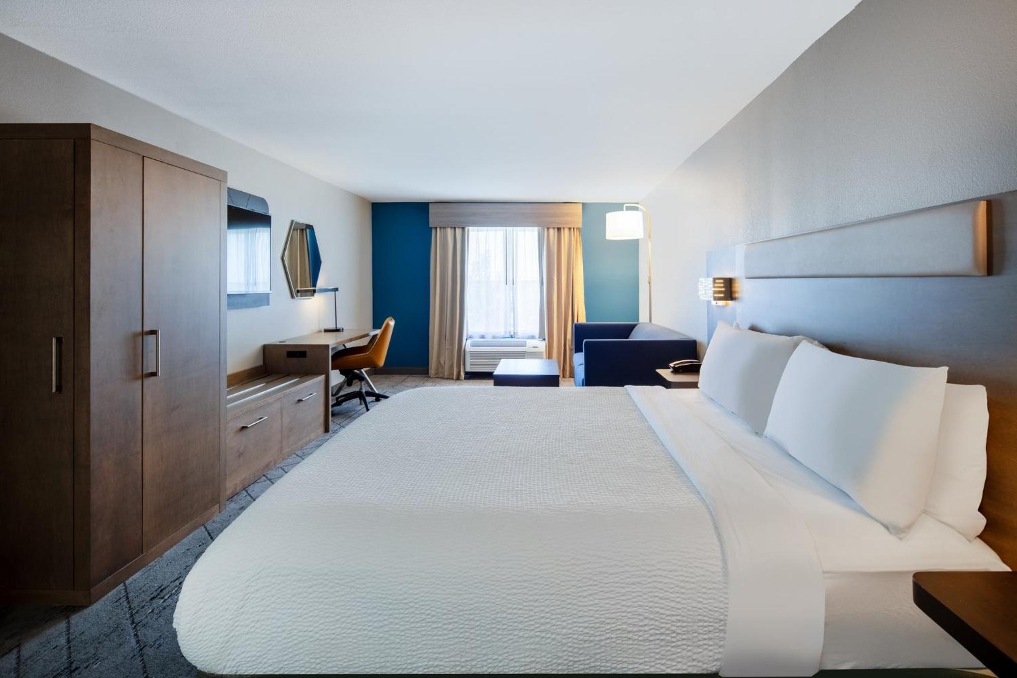 Express By Ihg Hotel 3*
