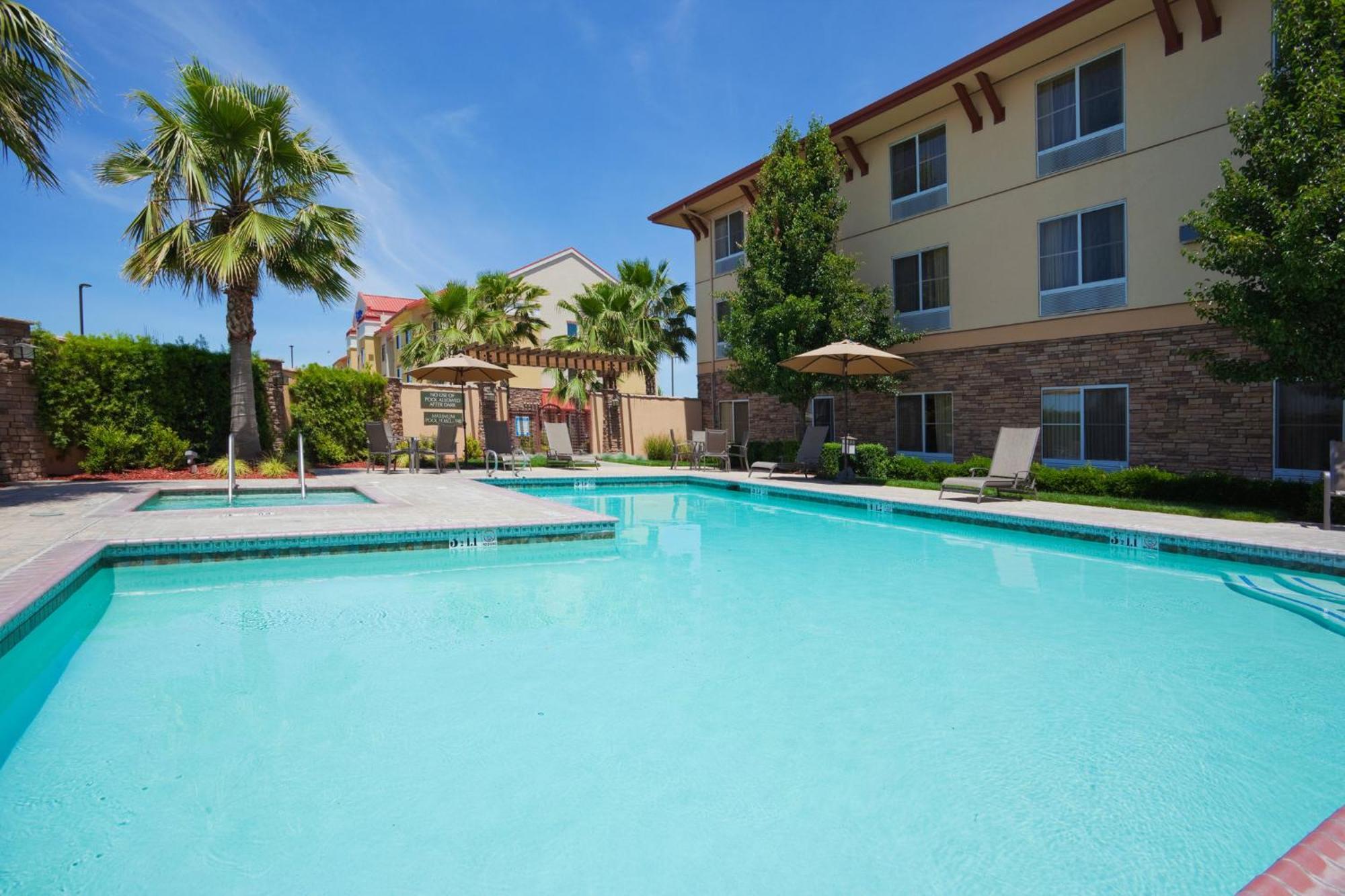 Hotel Express By Ihg Turlock